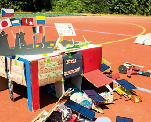 Pack die Sonne in den Tank: Bei der Autorallye am Sommerfest zeigten die Schüler der Mittelschule, dass Solarfahrzeuge richtig schnell sein können.