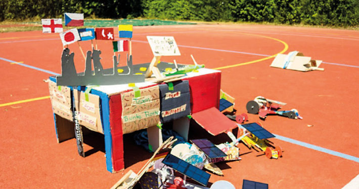 Pack die Sonne in den Tank: Bei der Autorallye am Sommerfest zeigten die Schüler der Mittelschule, dass Solarfahrzeuge richtig schnell sein können.