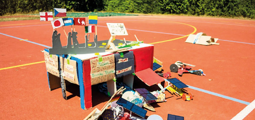 Pack die Sonne in den Tank: Bei der Autorallye am Sommerfest zeigten die Schüler der Mittelschule, dass Solarfahrzeuge richtig schnell sein können.