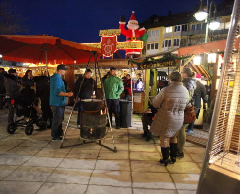 Zusammenkommen und Verweilen: Der Kathreinmarkt in Heimstetten sorgt stets für gemütliche Adventsstimmung. Weihnachtlich wird’s beim Christkindlmarkt in Kirchheim am 9. und 10. Dezember.