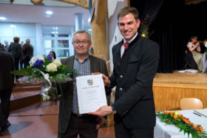 Auch Heinz Graßold wurde für sein langjähriges ehrenamtliches Engagement geehrt. Erster Bürgermeister Maximilian Böltl sprach allen Geehrten seinen Dank aus.