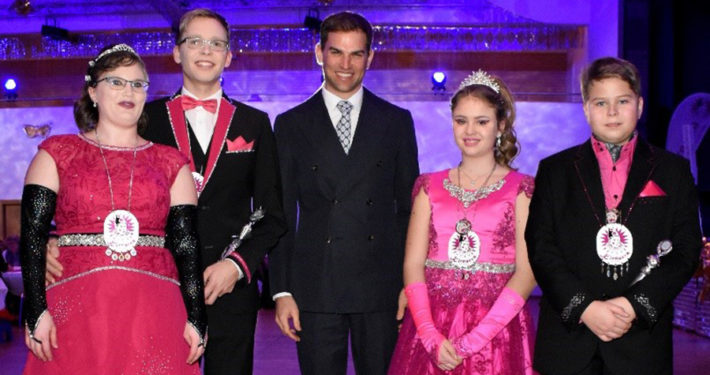 Prinzenpaar mit Bürgermeister: Sebastian II. und Irene I. sowie Felix I. und Jenni I. wünschen zusammen mit Maximilian Böltl eine schwungvolle Faschingszeit.