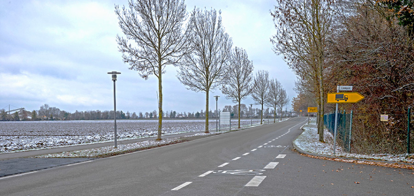 Der neue Schutzstreifen für Radfahrer in der Erdinger Straße.