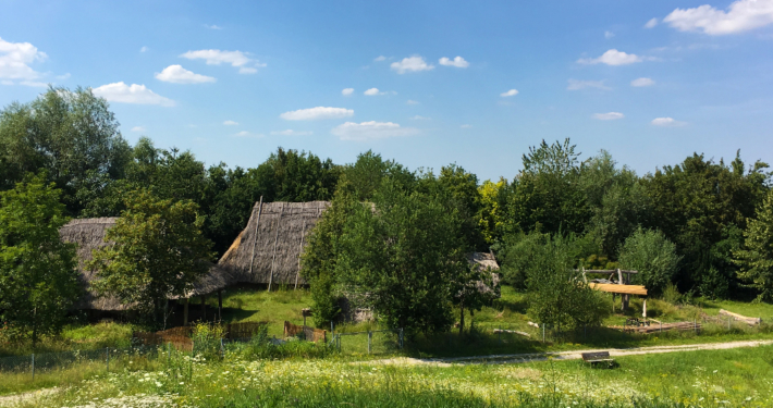 Blick in die Geschichte: Für einen Besuch auf dem Bajuwarenhof gibt es in diesem Jahr viele Gründe. Das Programm widmet sich