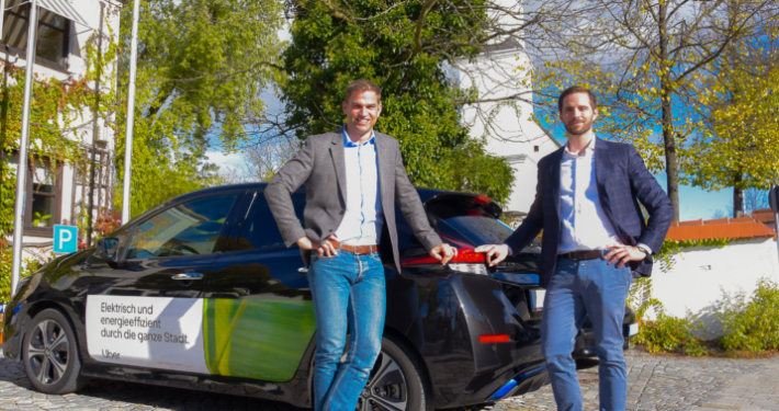 Erster Bürgermeister Maximilian Böltl und Christoph Weigler, General Manager von Uber: Ein Pilotprojekt des Unternehmens in enger Abstimmung mit der Gemeinde bietet mehr Mobilität vor Ort.