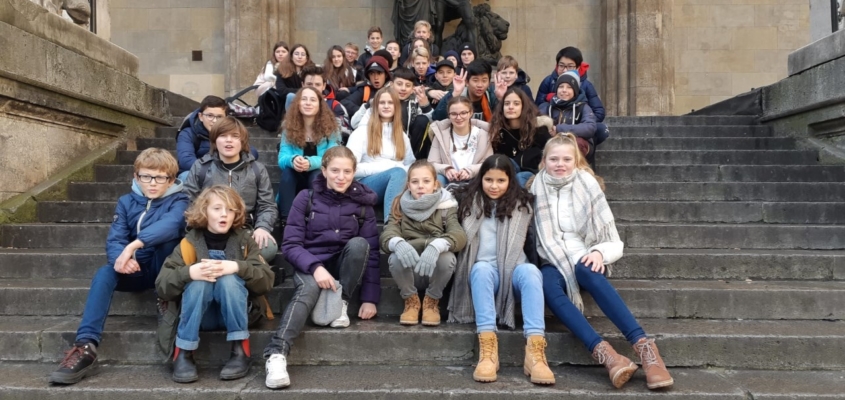 Kirchheimer Gymnasiasten zu Besuch im Prinz-Carl-Palais.