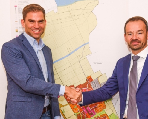Neuer Betreiber des Stromnetzes: Erster Bürgermeister Maximilian Böltl und Geschäftsführer RNM und SWM Infrastruktur Stefan Dworschak setzten auf eine gute Kooperation.