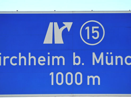 Autobahn-Ausfahrt Kirchheim b. München. Foto: Elke Hötzel – stock.adobe.com