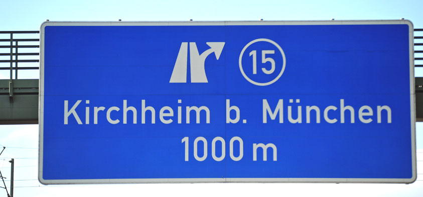 Autobahn-Ausfahrt Kirchheim b. München. Foto: Elke Hötzel – stock.adobe.com