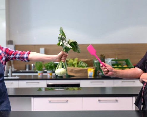 Kirchheimer SchülerInnen kochen mit Spitzenkoch Stefan Marquard und Youtuberin Sally von „Sallys Welt“. Foto: © KNAPPSCHAFT 2020