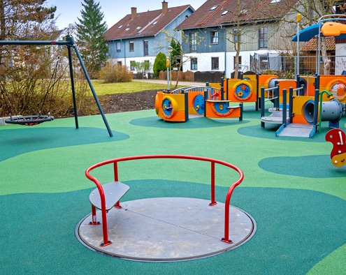 Barrierefrei die Welt entdecken: Inklusionsspielplatz am Theresienweg.