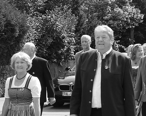 Foto: Hermann Schuster beim Jubiläumsumzug der Musikkapelle Kirchheim im Jahr 2015.