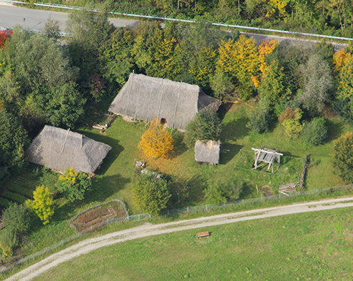 Foto: Luftbild vom Bajuwarenhof Kirchheim