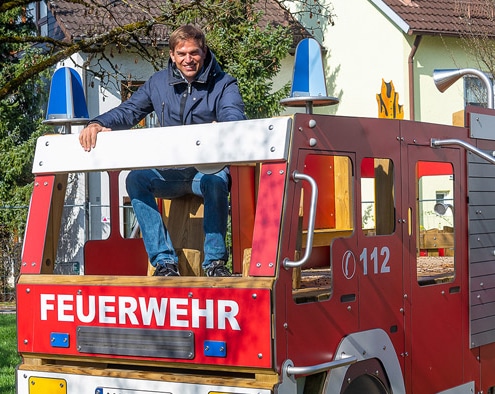 Foto: Erster Bürgermeister Maximilian Böltl auf dem neuen Feuerwehrspielplatz